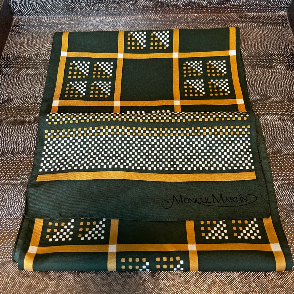 Monique Martin retro scarf